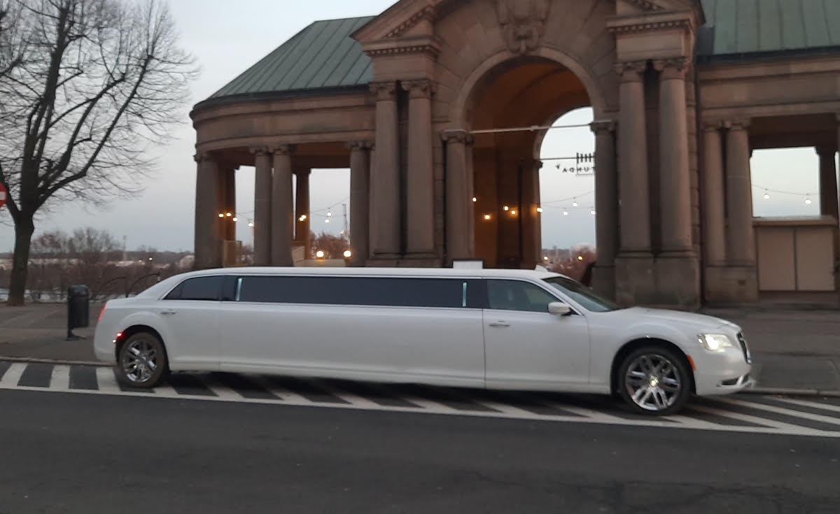 10 osobowy biały Chrysler Szczecin Koszalin