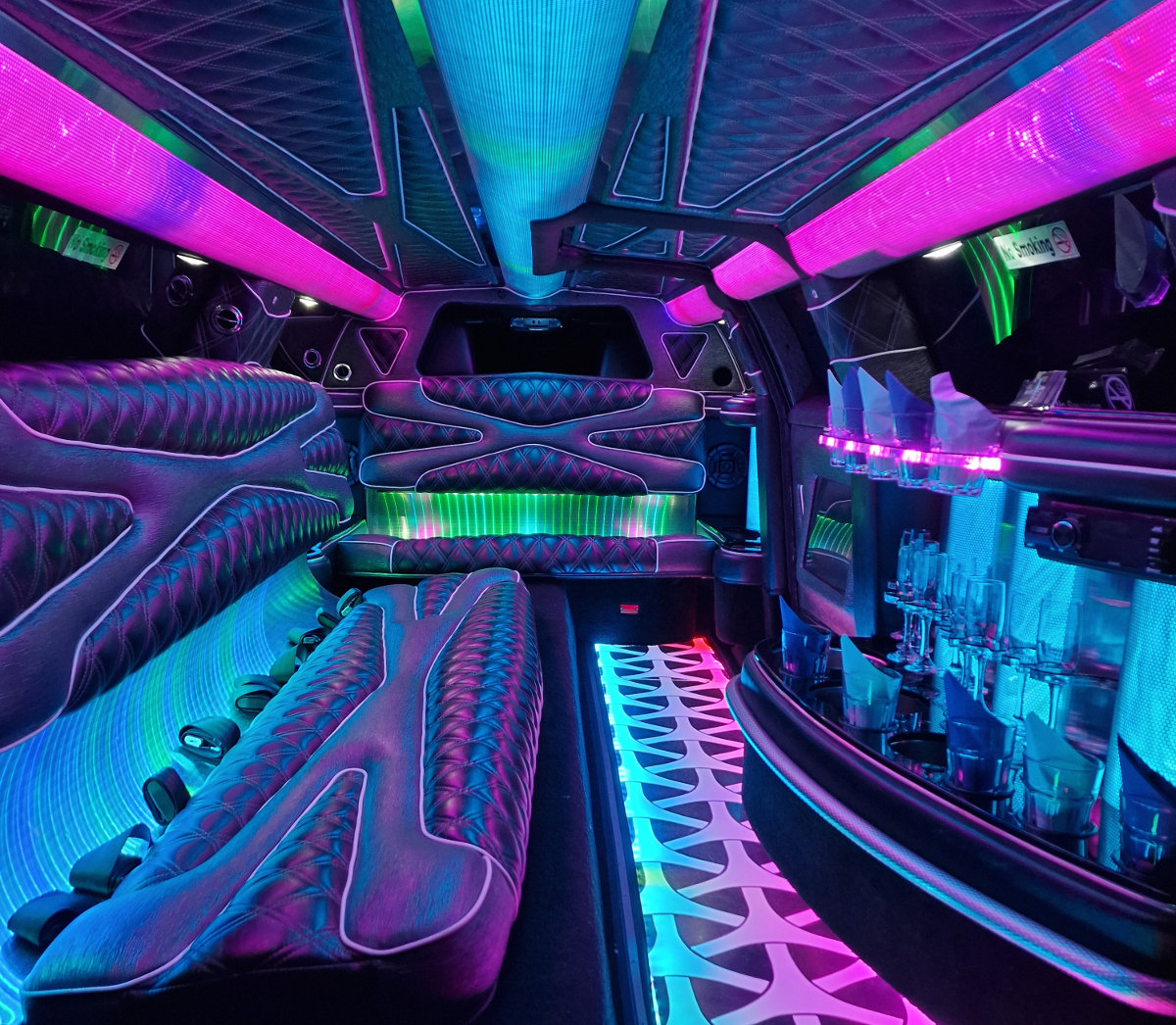 8 passenger Chrysler stretch limousine hire
Krakow interior 2