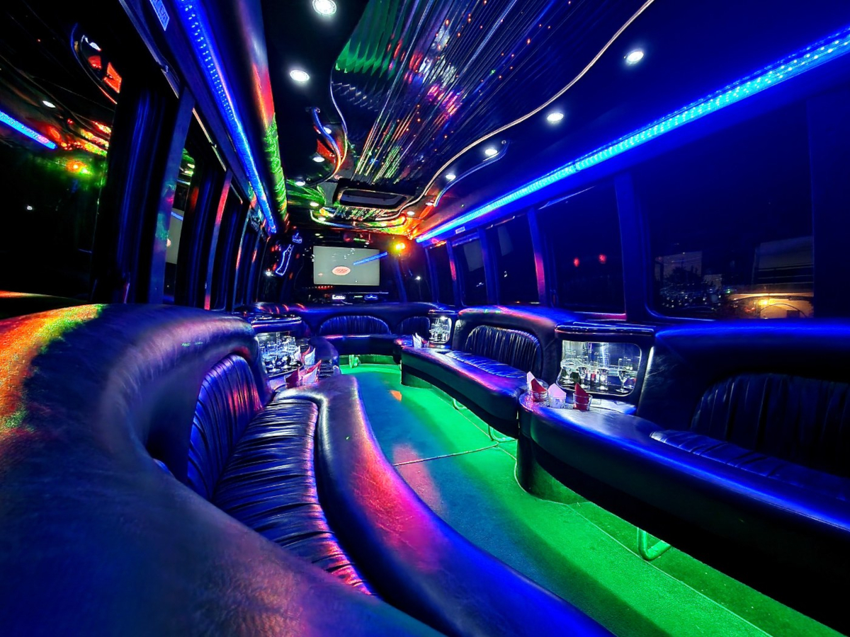 Party Bus 25-osobowy Kraków wnętrze