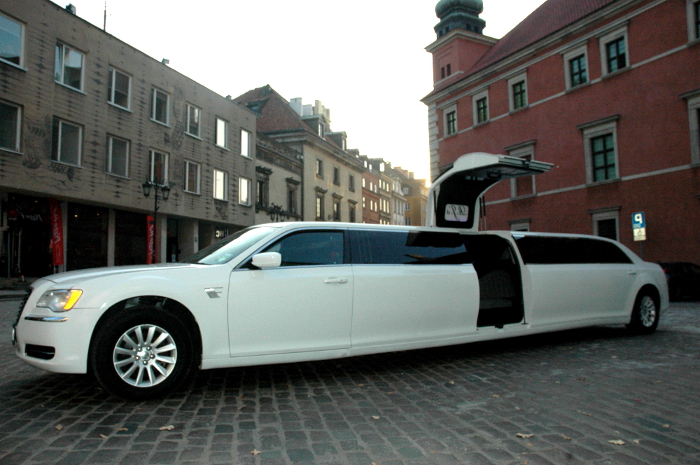 12 passenger Chrysler stretch limousine rent
                    Warsaw